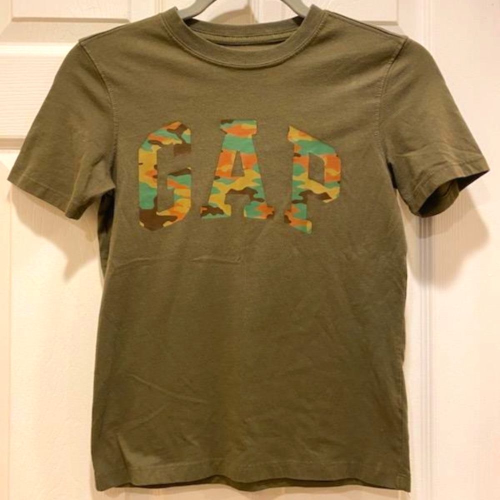 GAP  Short Sleeve Allover Print Logo Tee T-Shirt, Boys sz M (8-9yrs).